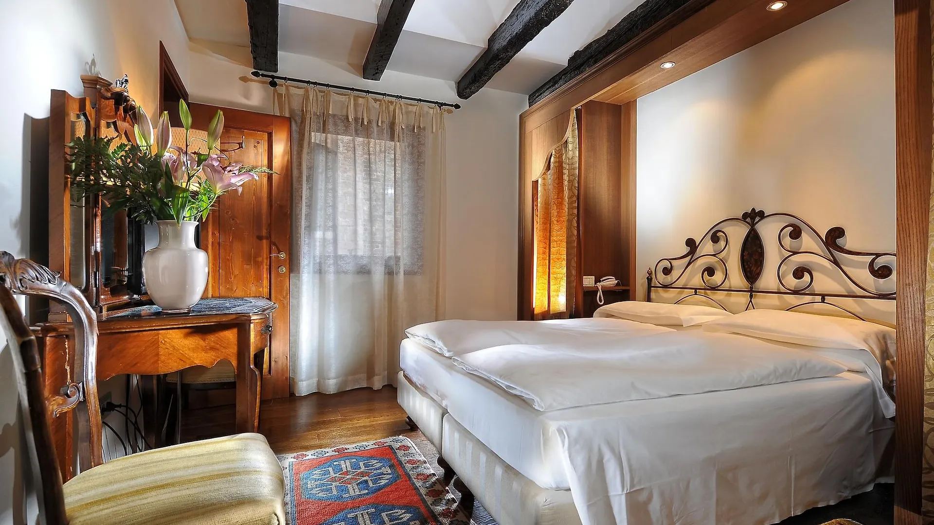 Hotel Flora Velence 3*,  Olaszország