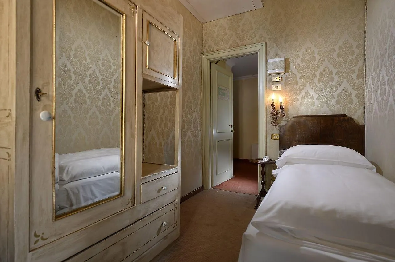 Hotel Flora Velence