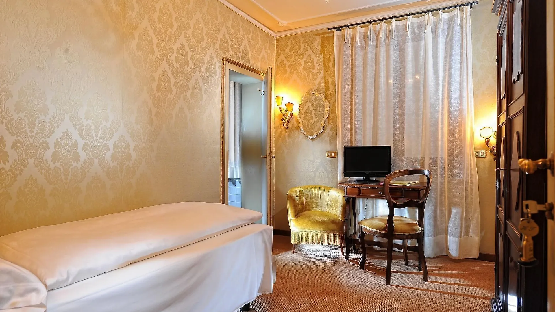 Hotel Flora Velence