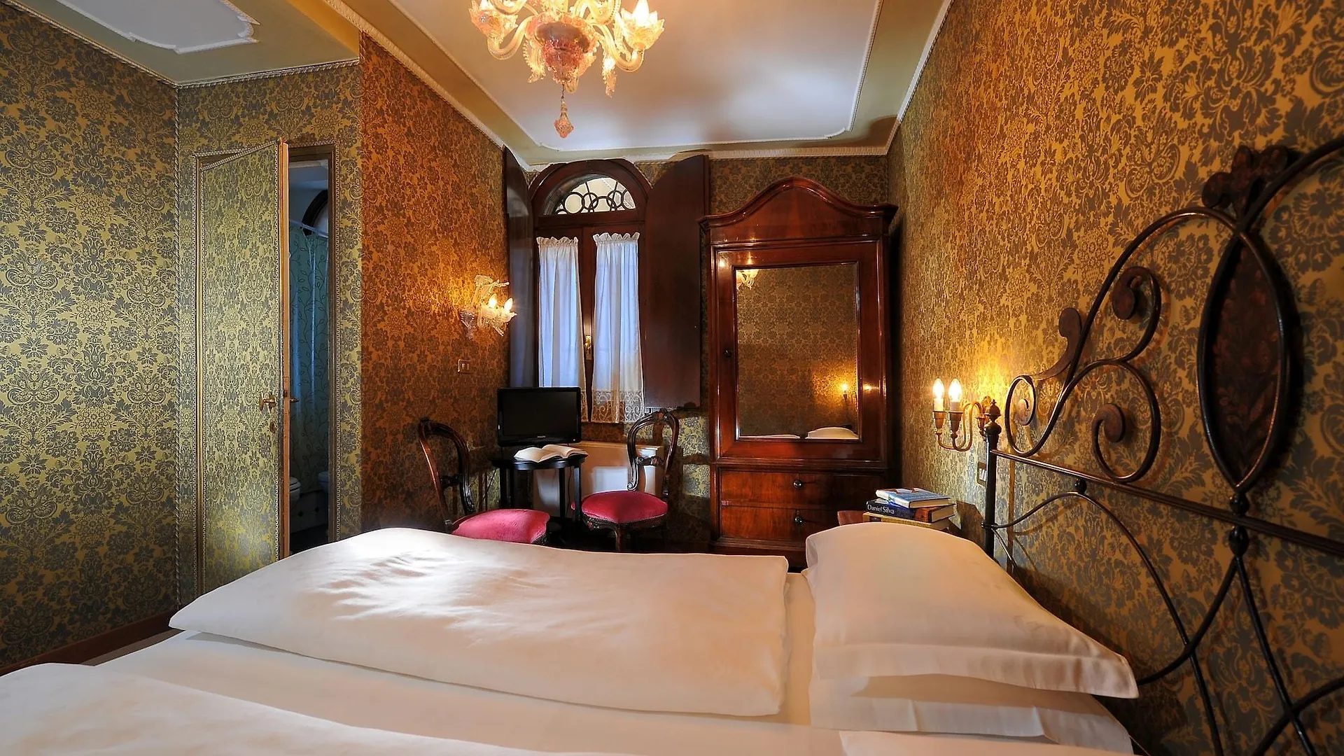 Hotel Flora Velence