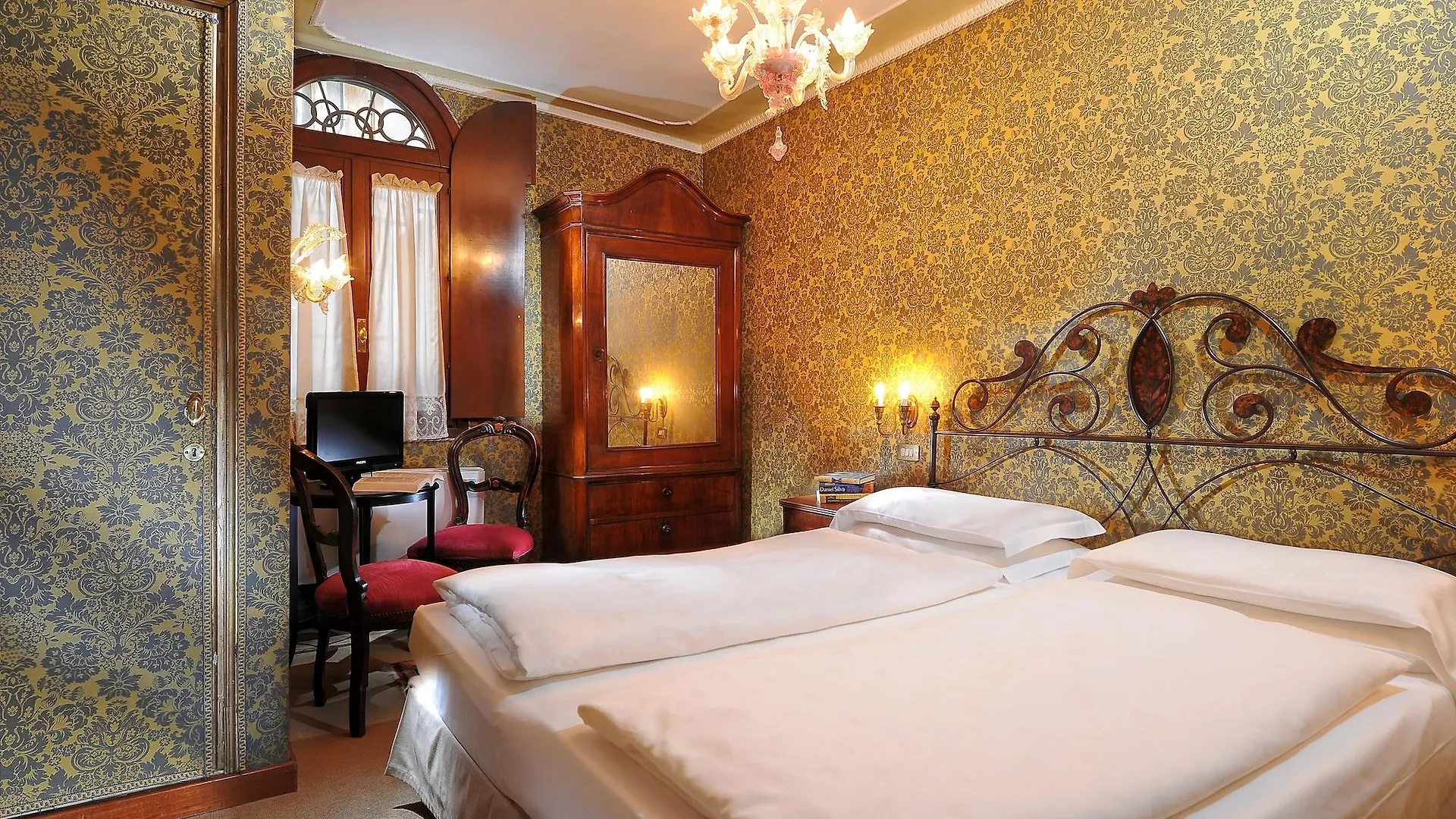 Hotel Flora Velence