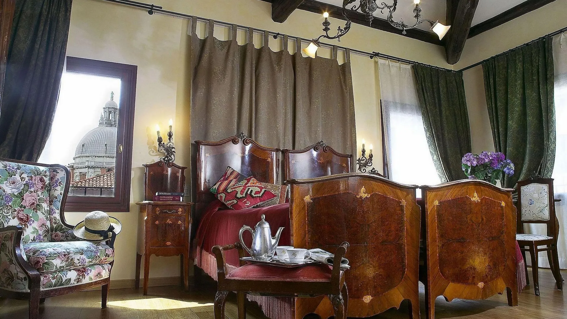 ***  Hotel Flora Velence Olaszország