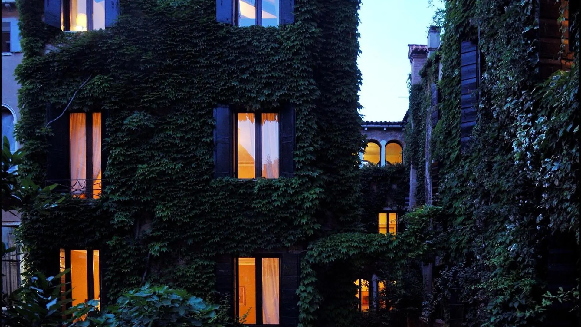 Hotel Flora Velence