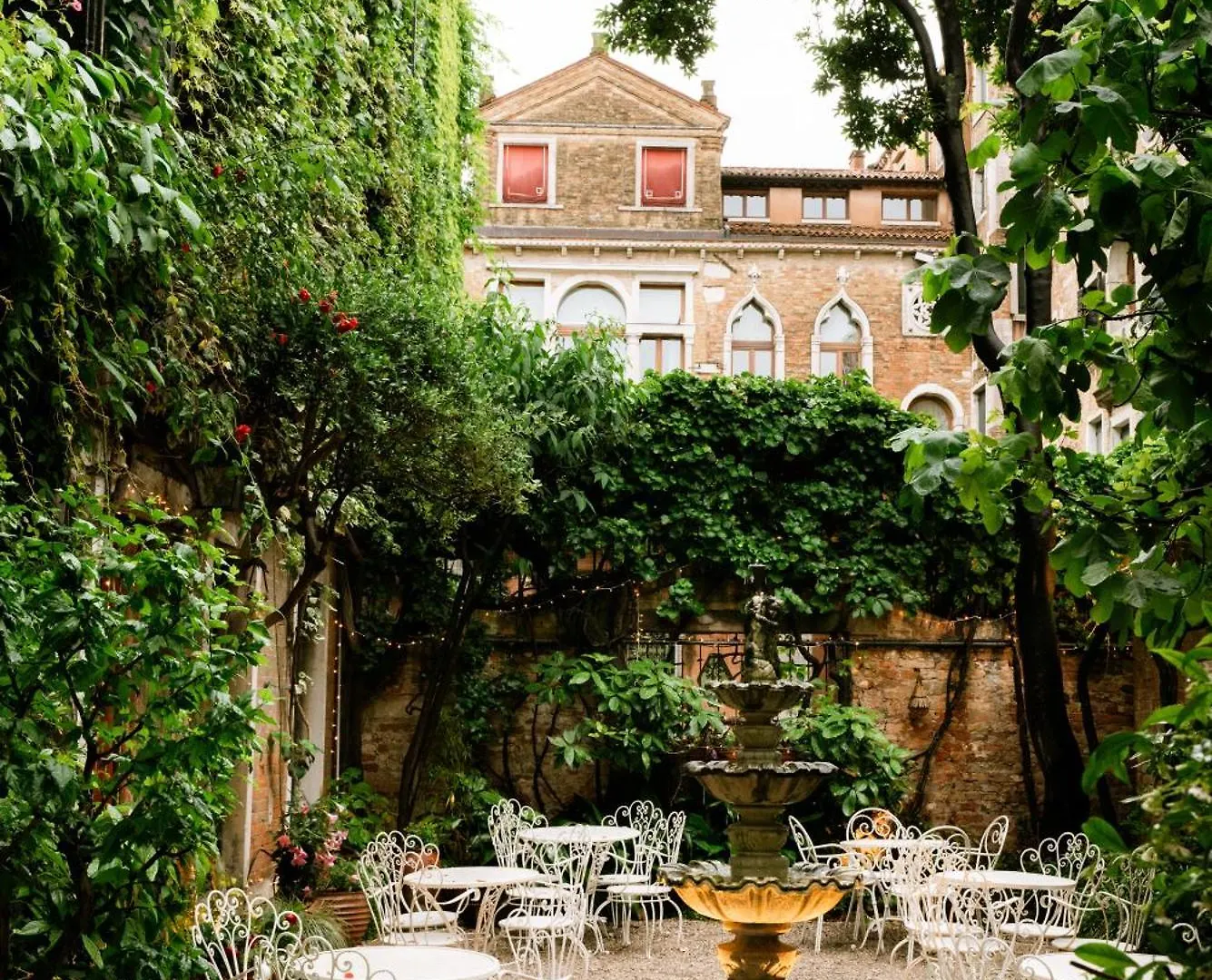 Hotel Flora Velence
