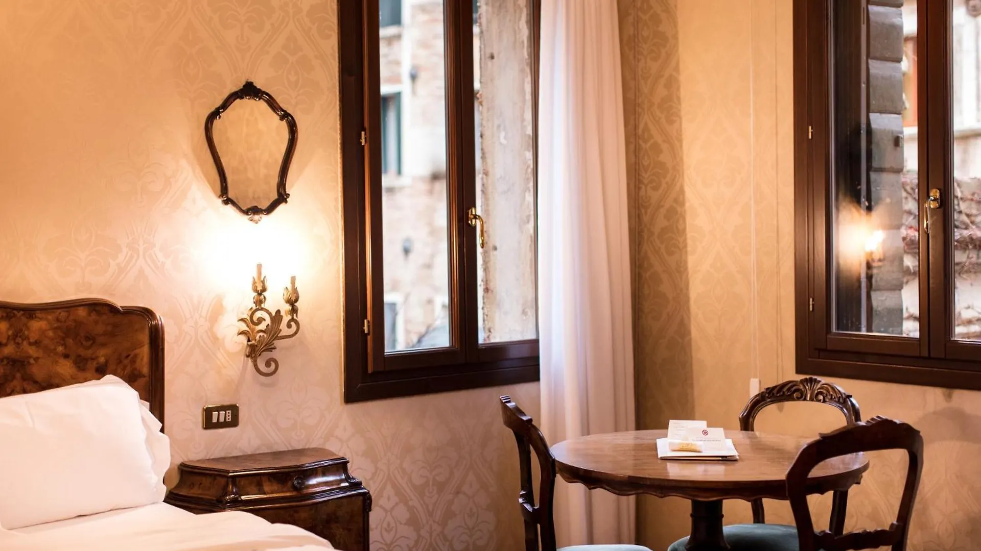 Hotel Flora Velence