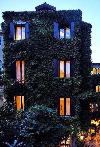 Hotel Flora Velence
