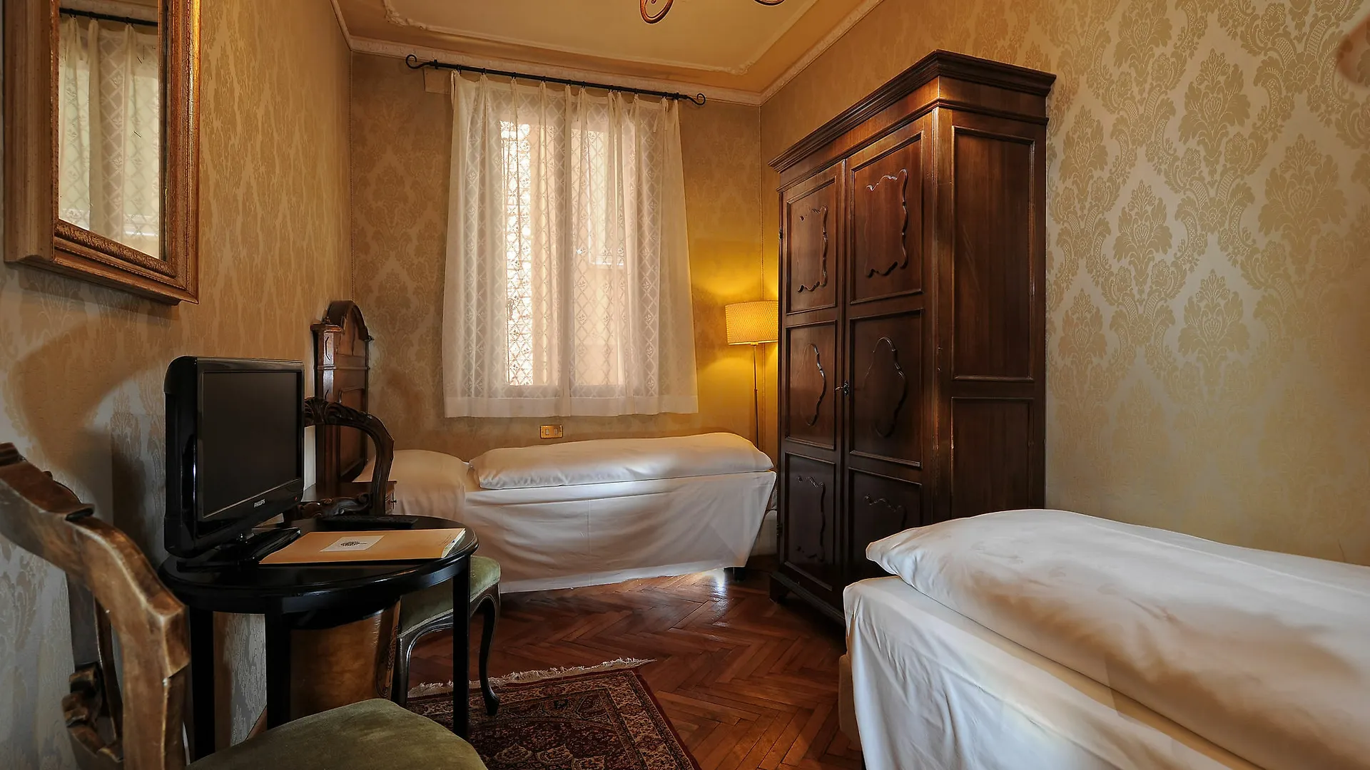 Hotel Flora Velence