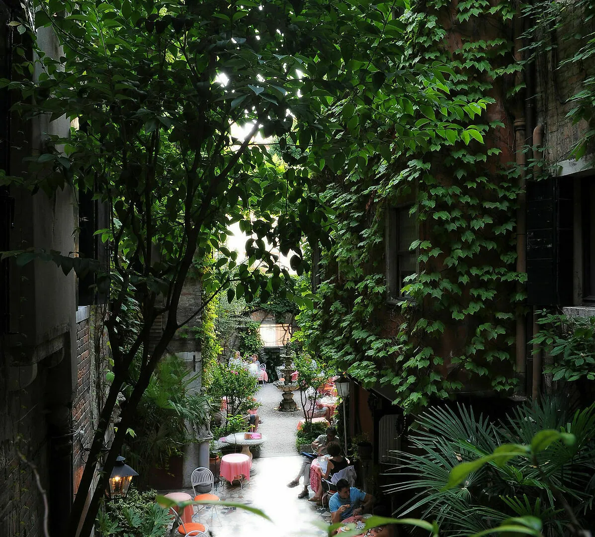 Hotel Flora Velence