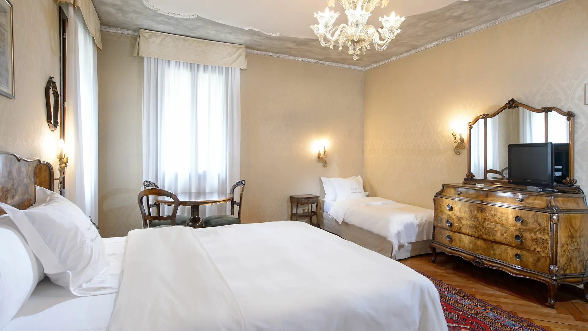***  Hotel Flora Velence Olaszország